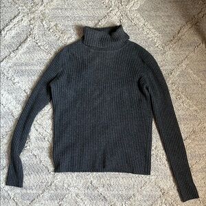 Neiman Marcus 100% cashmere turtleneck